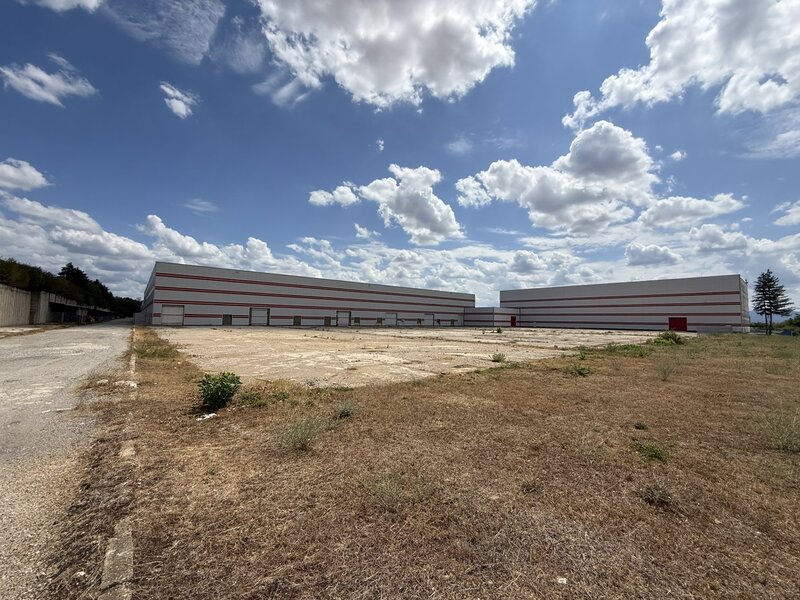 Bulgaria, Sofia, satul Stolnik, comuna Elin Pelin, vanzare baza logistica