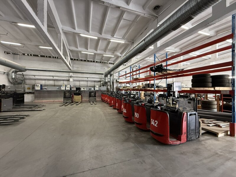 Bulgaria, Sofia, satul Stolnik, comuna Elin Pelin, vanzare baza logistica