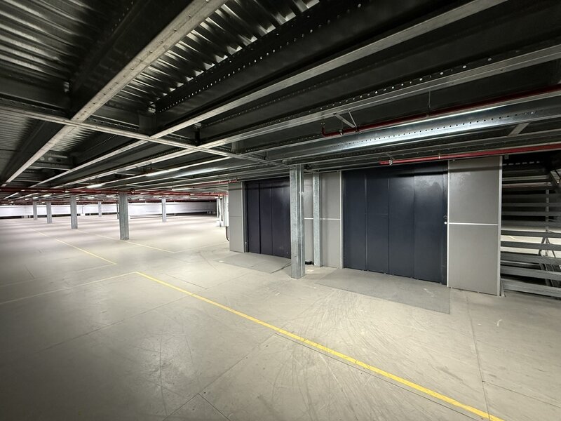 Bulgaria, Sofia, satul Stolnik, comuna Elin Pelin, vanzare baza logistica