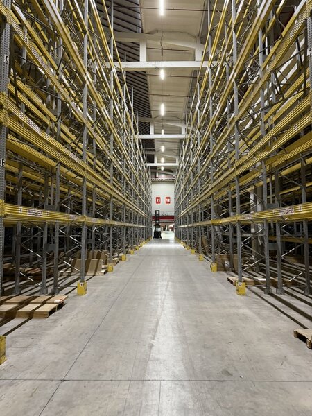 Bulgaria, Sofia, satul Stolnik, comuna Elin Pelin, vanzare baza logistica