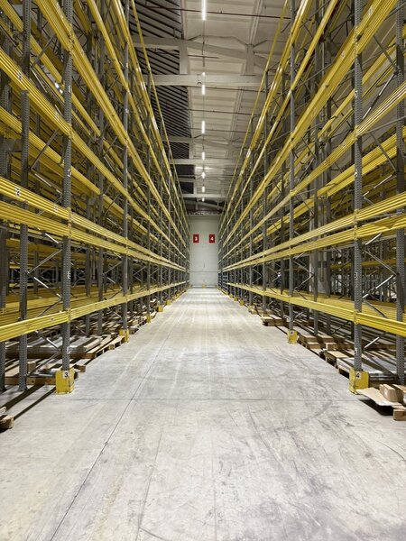 Bulgaria, Sofia, satul Stolnik, comuna Elin Pelin, vanzare baza logistica